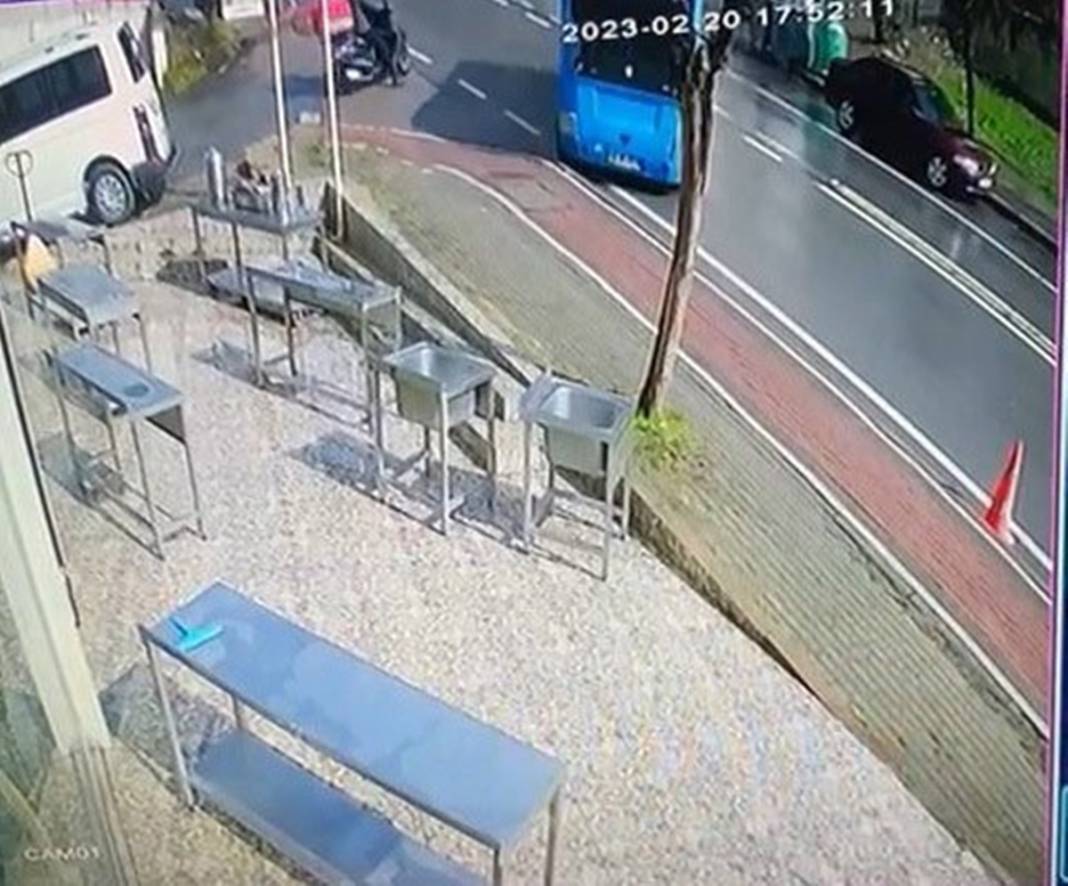 Minibüsünü dükkanın önüne park etti, döndüğünde hayatının şokunu yaşadı! Korkutan anlar kamerada 3